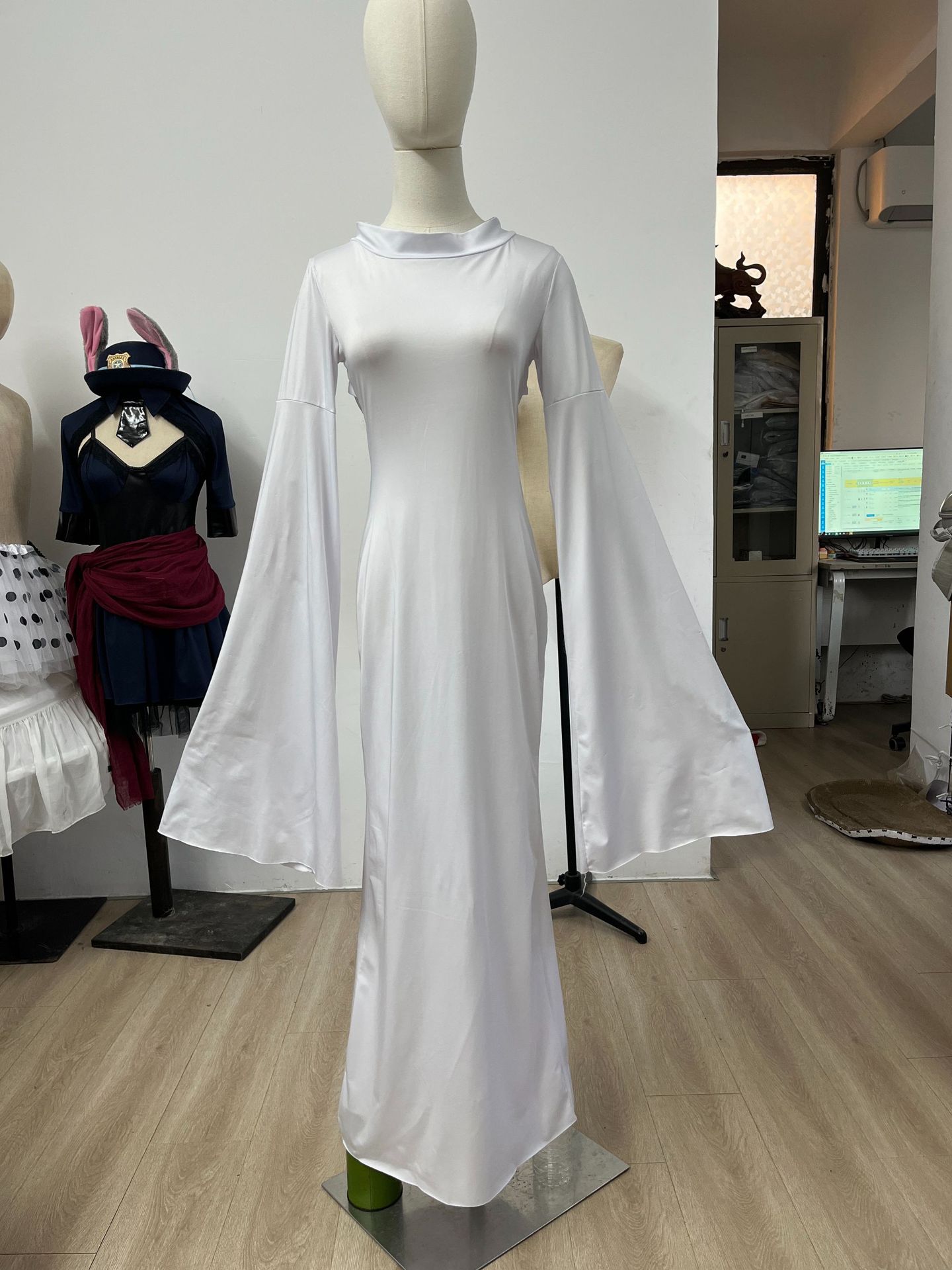 Original Cosplay Outfit Ghost  - Slim Fit Suit Set ulasan dan harga